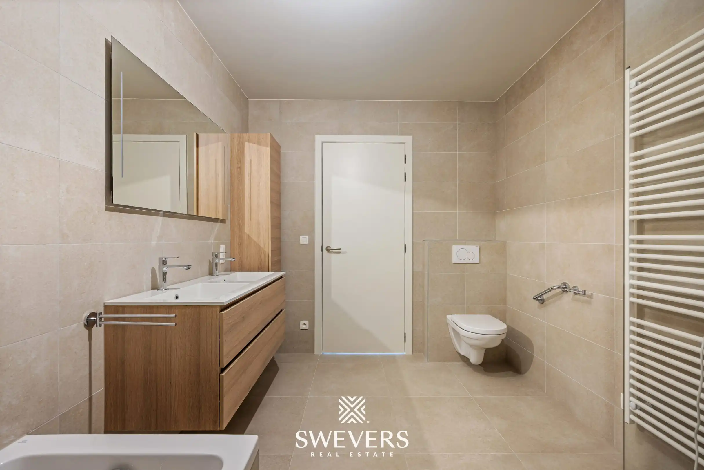 Modern gelijkvloers appartement met privétuin en dubbele parking foto 10