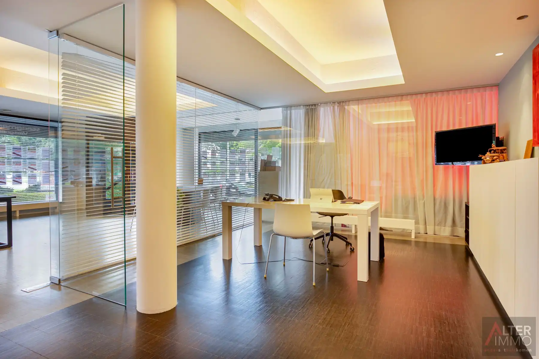 Bedrijfspand met appartement op toplocatie met uiterste visibiliteit! foto 8