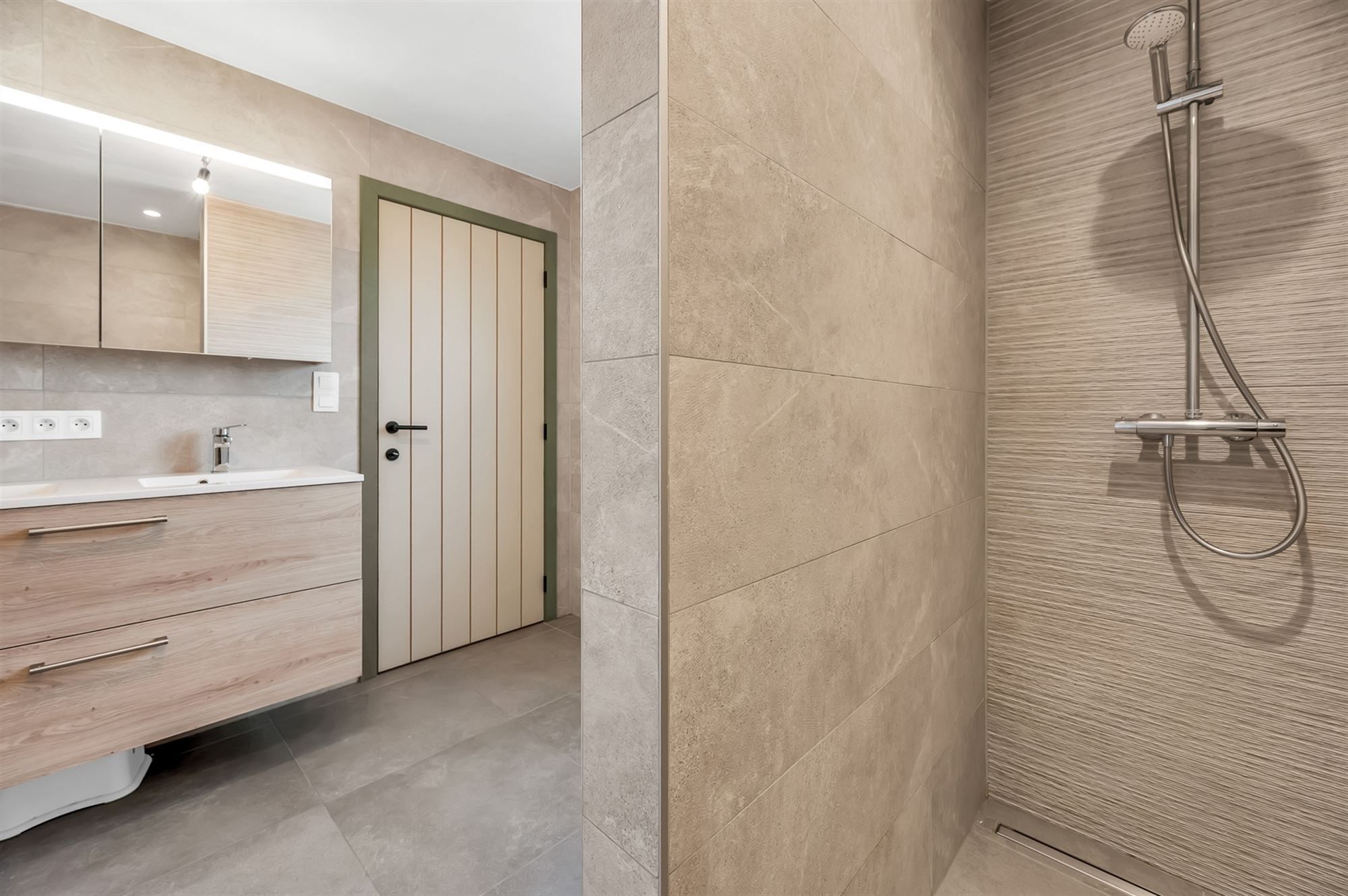 ZEER RECENTE, RUIME EN ENERGIEZUINIGE WONING foto 24