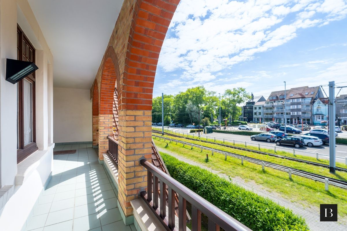 Appartement met ruim overdekt terras (19m²) en autostandplaats foto 3