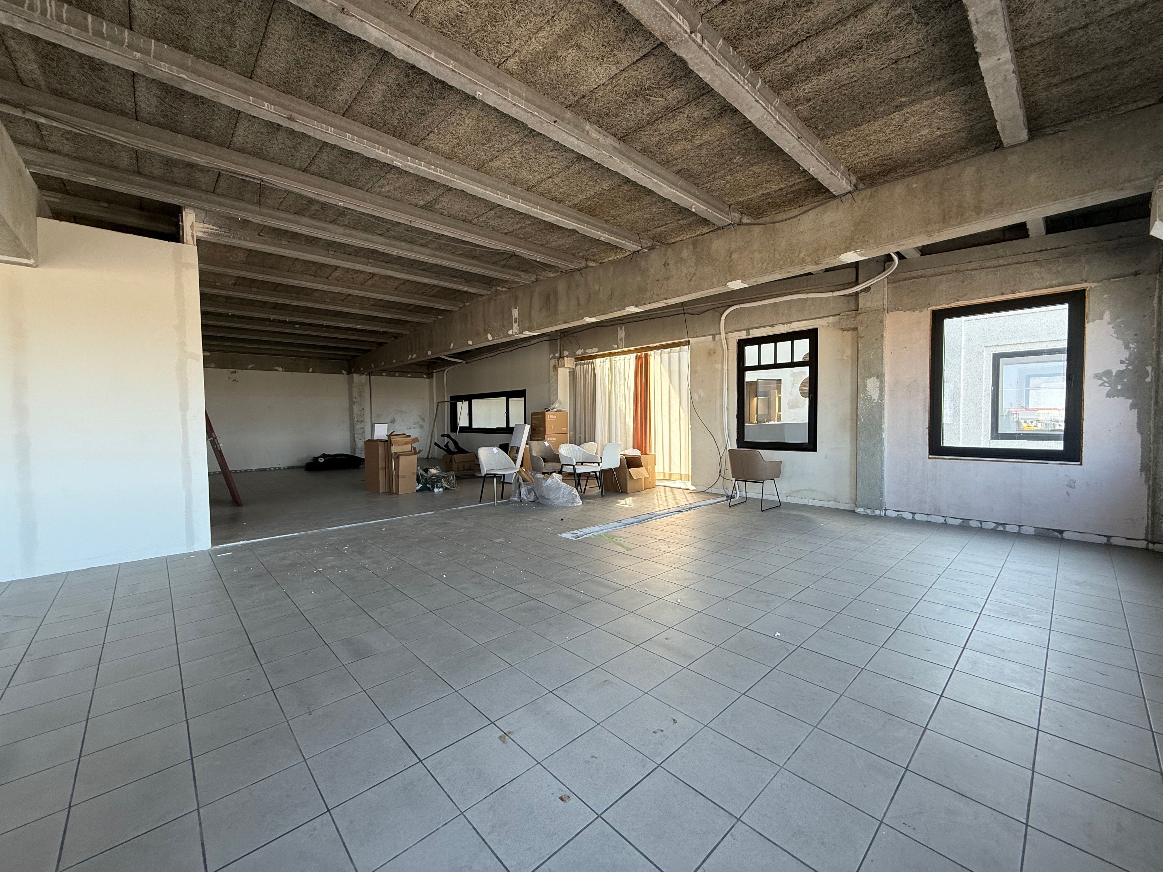 Instapklaar handelspand 428m² met 14 staanplaatsen foto 13