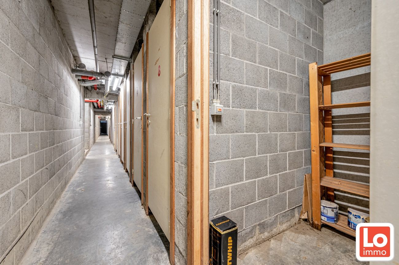 Mooi gelegen op te knappen appartement met 2 slpks, terras en autostaanplaats in centrum Lochristi foto 16