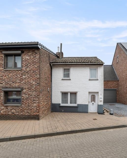 Hoofdfoto van de publicatie: TE RENOVEREN WONING MET TUIN IN HEERS