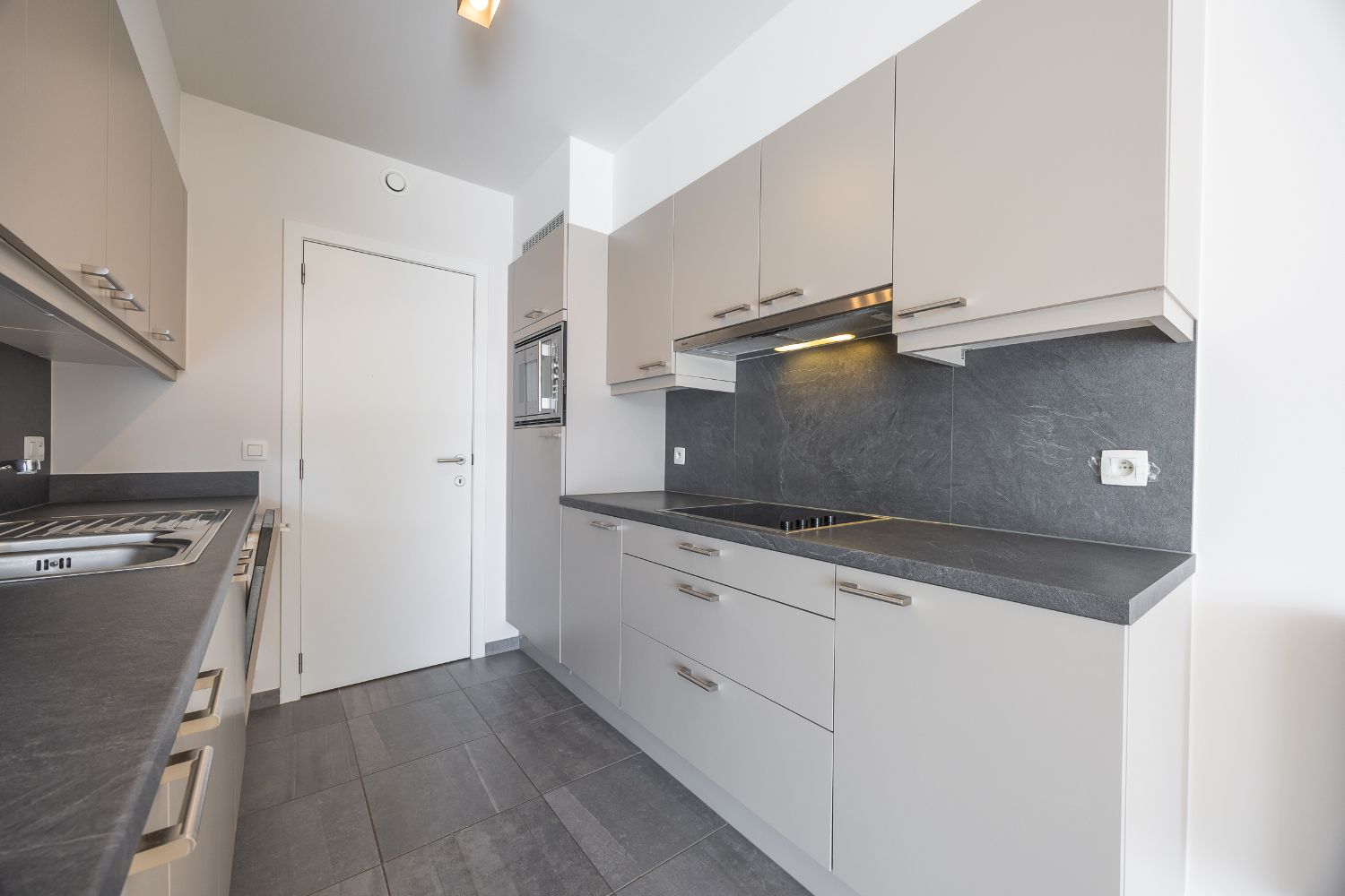 Modern gerenoveerd ruim appartement vlakbij het strand van Bredene foto 6