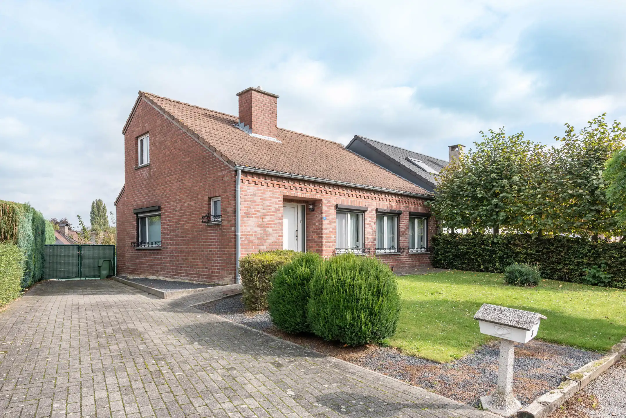 Hoofdfoto van de publicatie: Gelijkvloerse woning met inpandige garage 