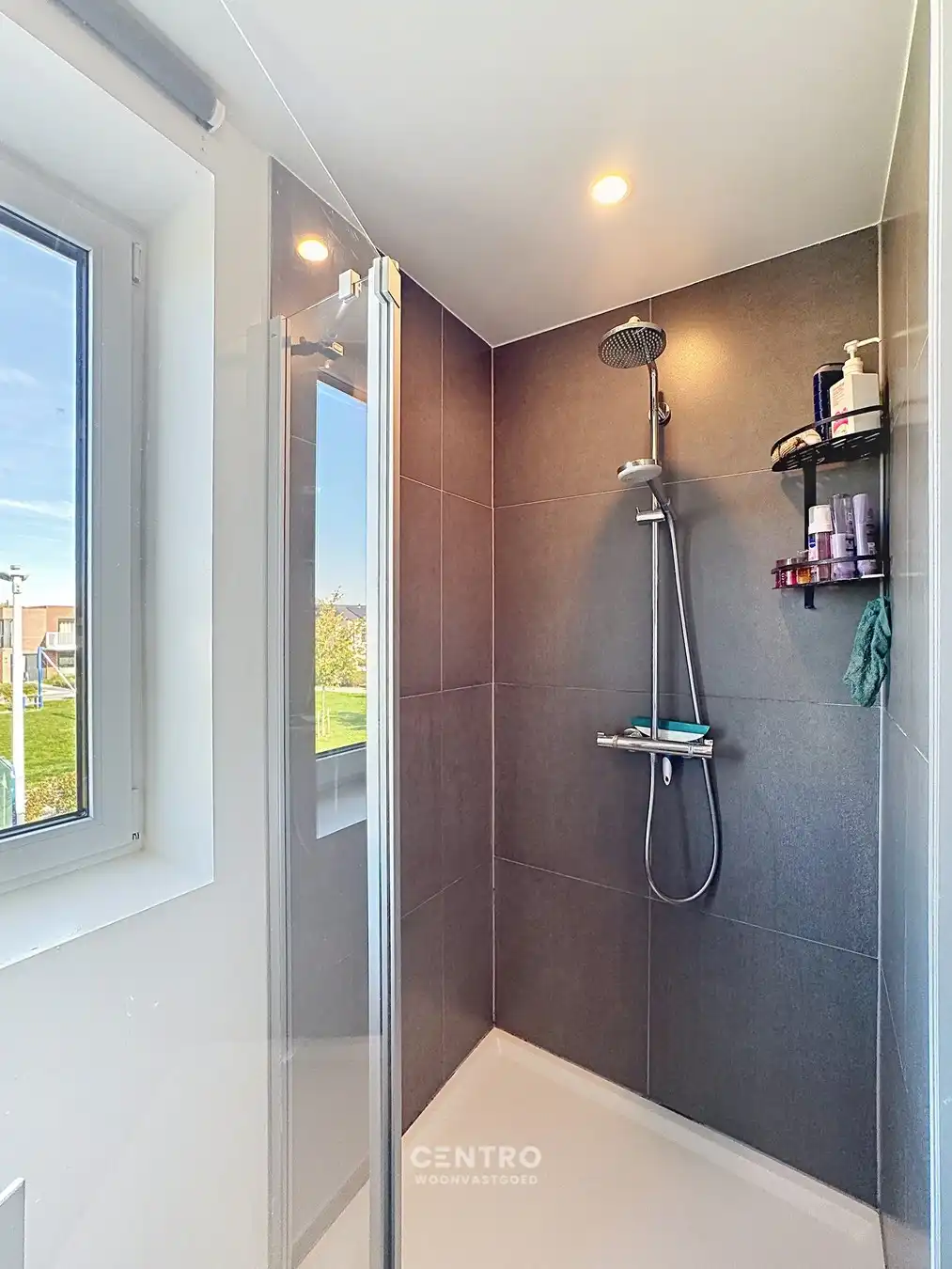 RECENTE ENERGIEZUINIGE woning met 4 slpks, ZUIDger. tuin én garagebox! foto 12