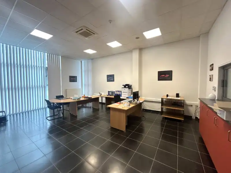 Instapklare KMO-unit met magazijn, kantoor & parking foto 7