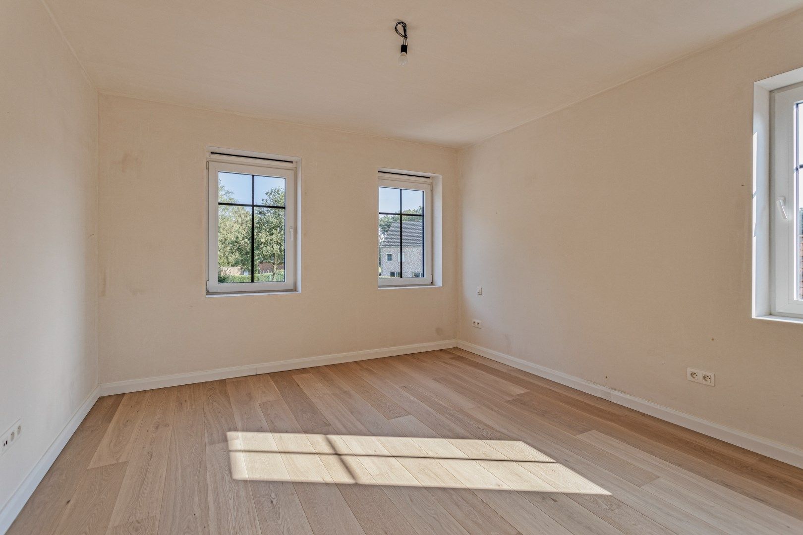 Ruime en kwalitatief afgewerkte nieuwbouw (HOB) met 3 ruime slpks op 412 m² te Olen ! foto 13