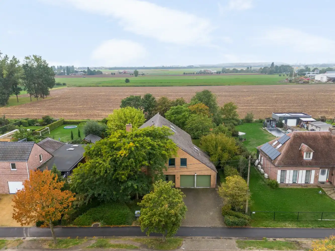 Vrijstaande architectenwoning met 5 slpk., atelier en dubbele garage op ruim perceel met zicht op de velden foto 43