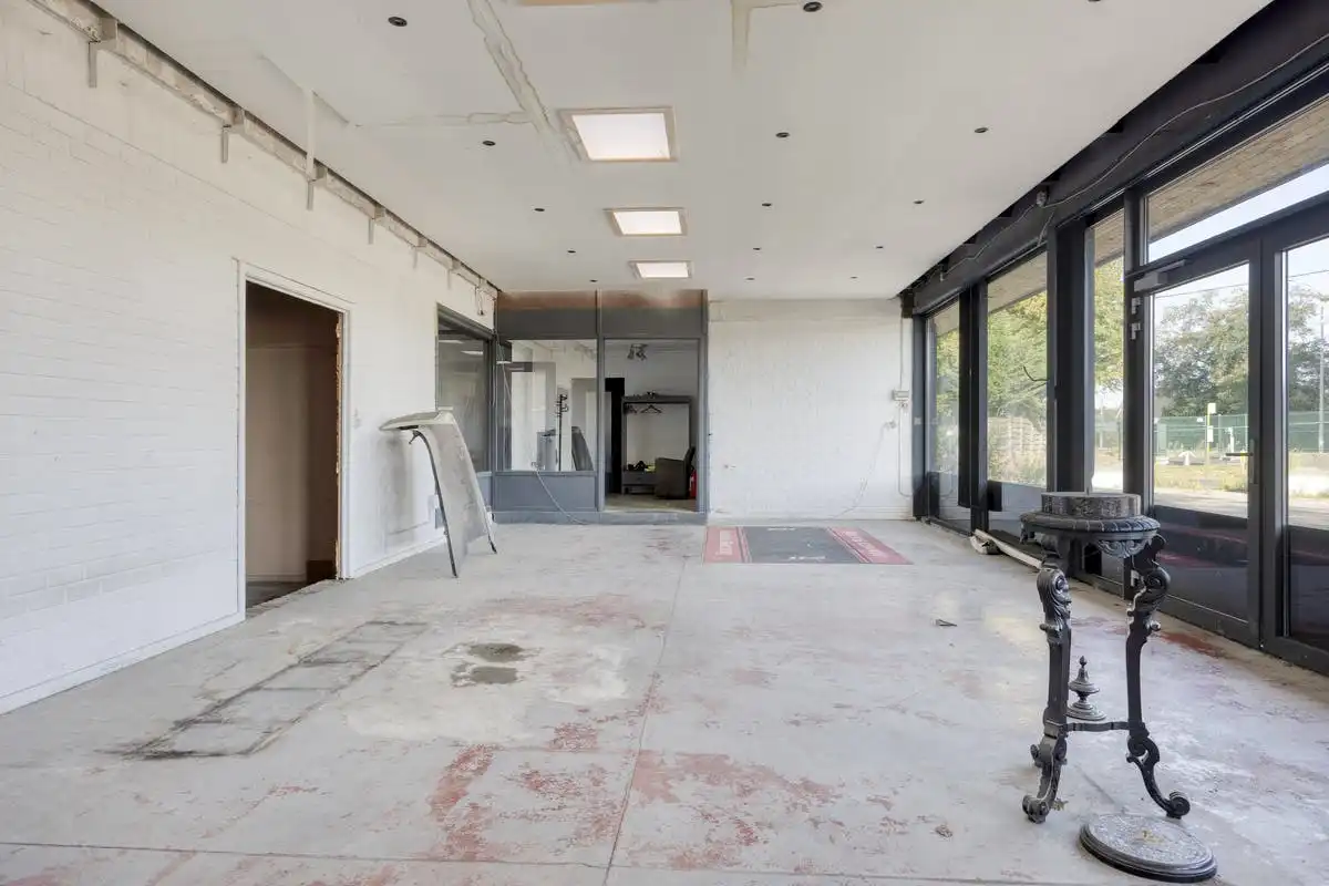 Magazijn met woonst en burelen in Adegem (Maldegem) foto 3