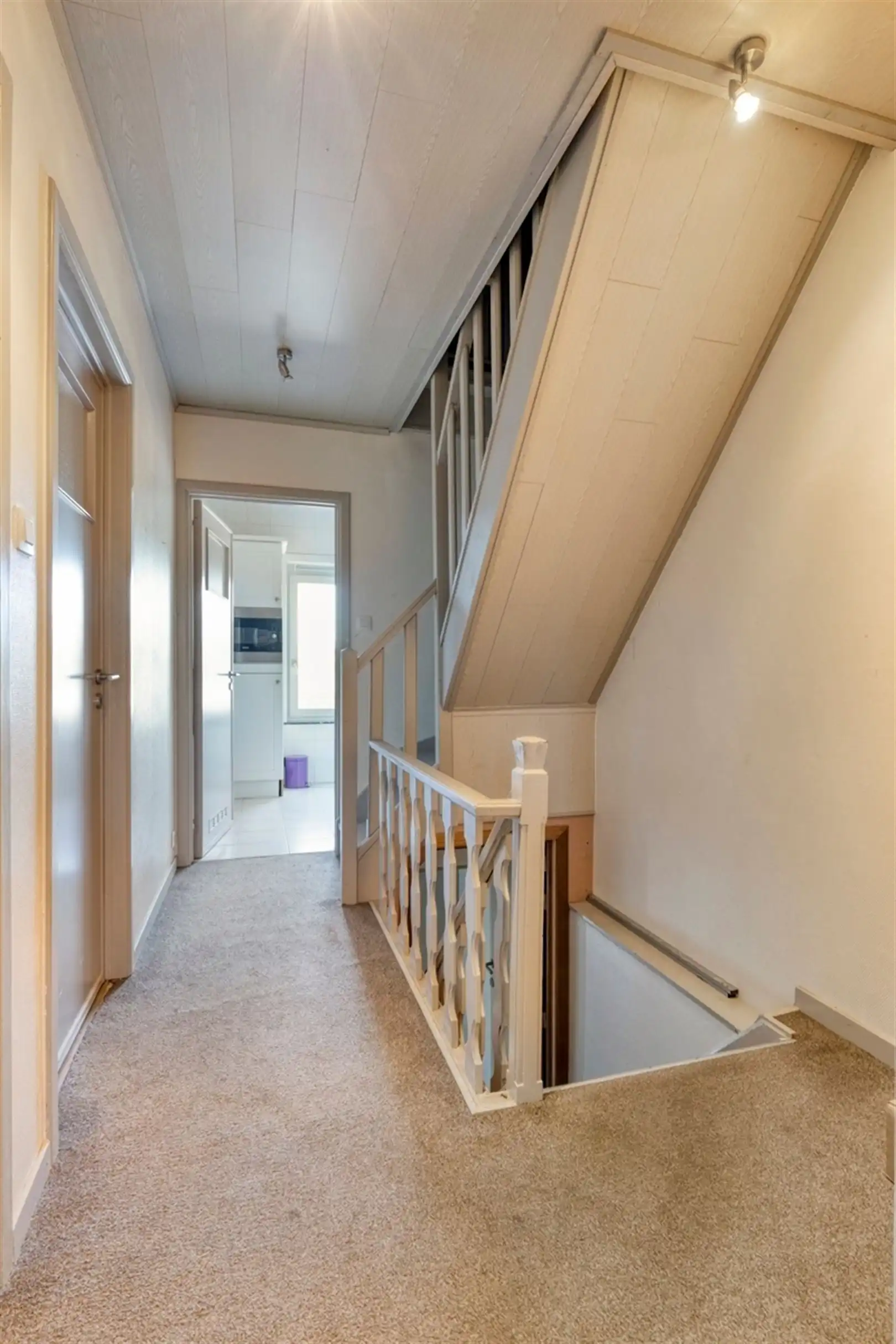 Goeddraaiende broodjeszaak met woning op toplocatie. foto 16