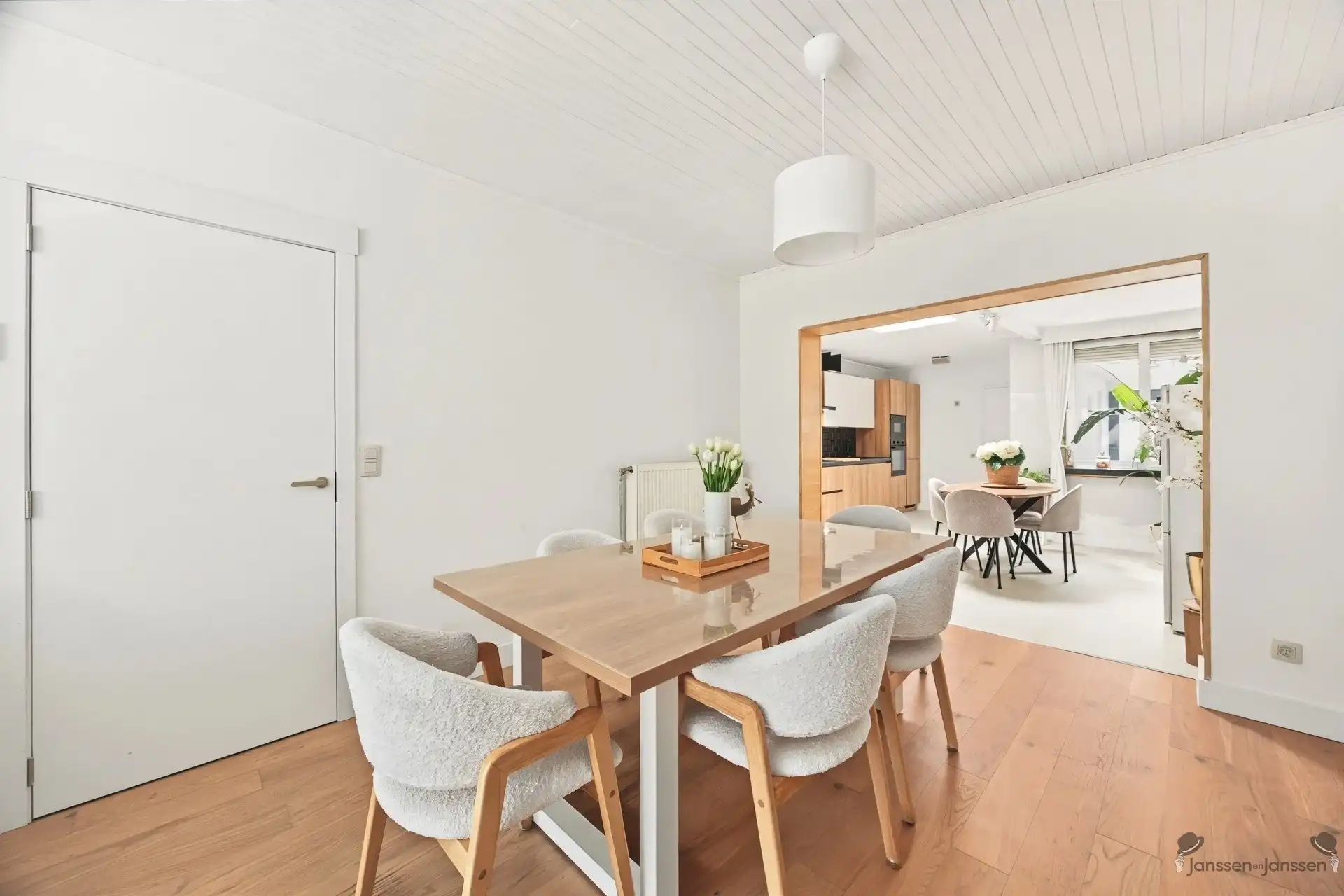 Gerenoveerde woning in gewilde straat in Schoten foto 8