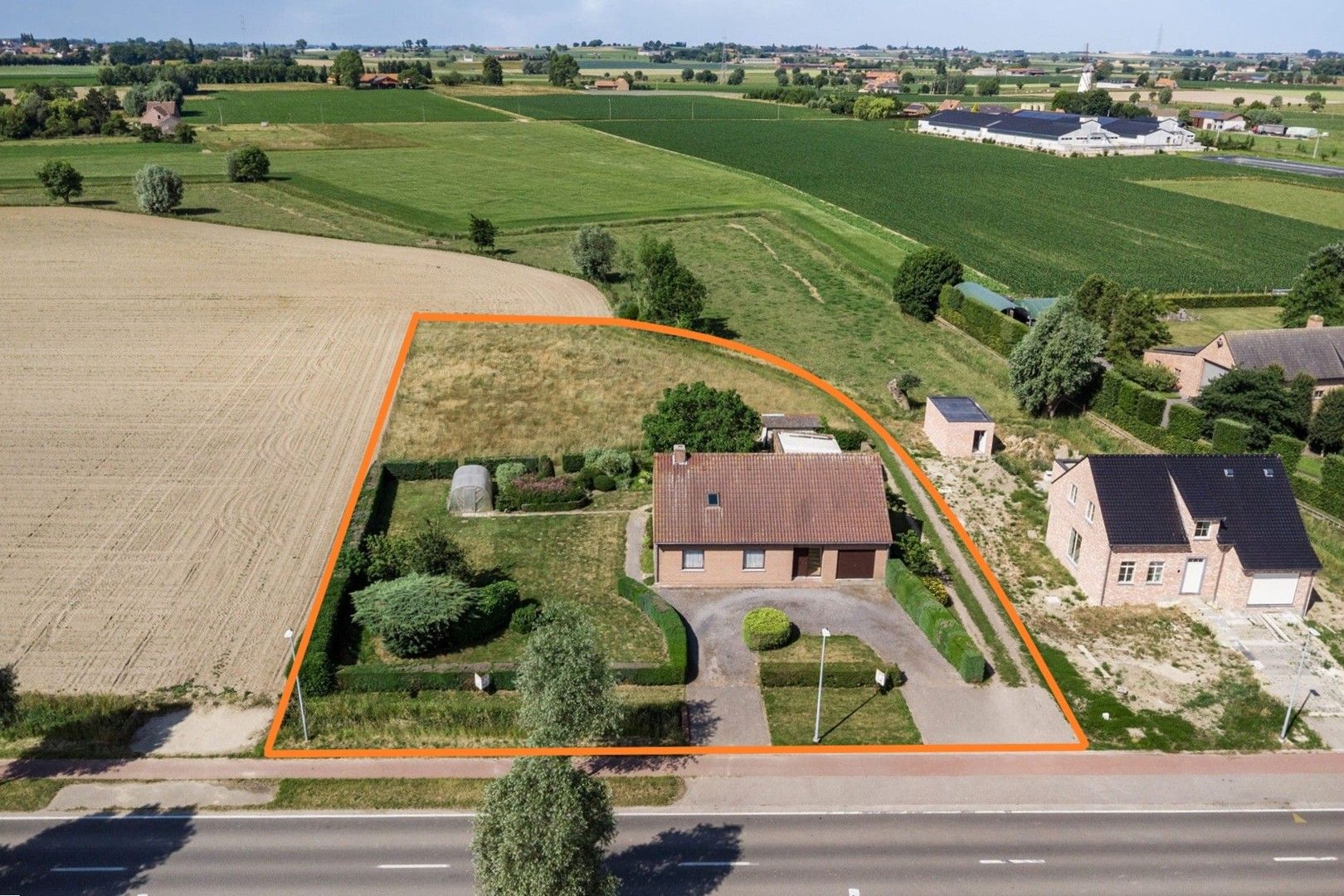 Hoofdfoto van de publicatie: Alleenstaande woning met grote tuin en weiland op 3.582 m²