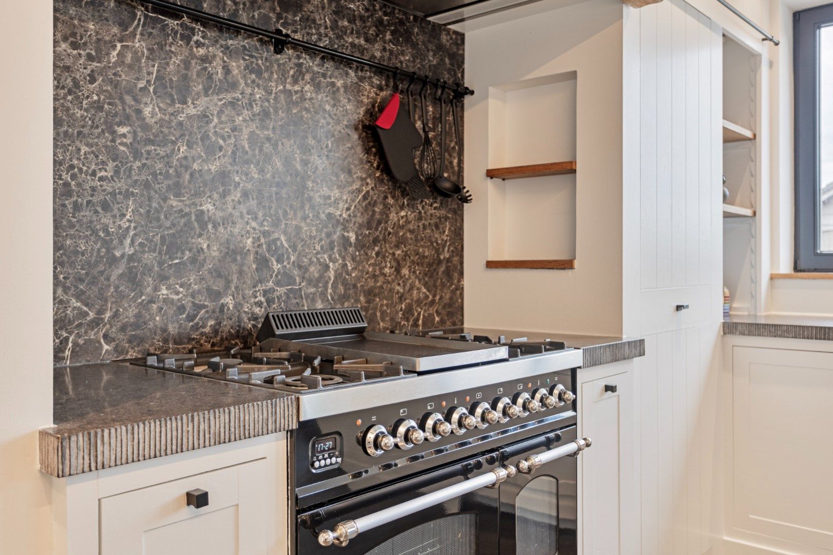 Ruim ingedeelde kwalitatieve villa op 12 are met adembenemd zicht op achterliggend groen. foto 13