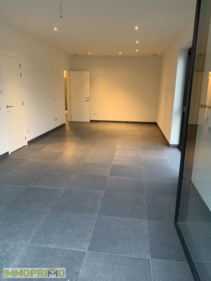 Nieuwbouw Praktijkruimte met Duplex Appartement (3 Slaapkamers) en Tuin foto 12