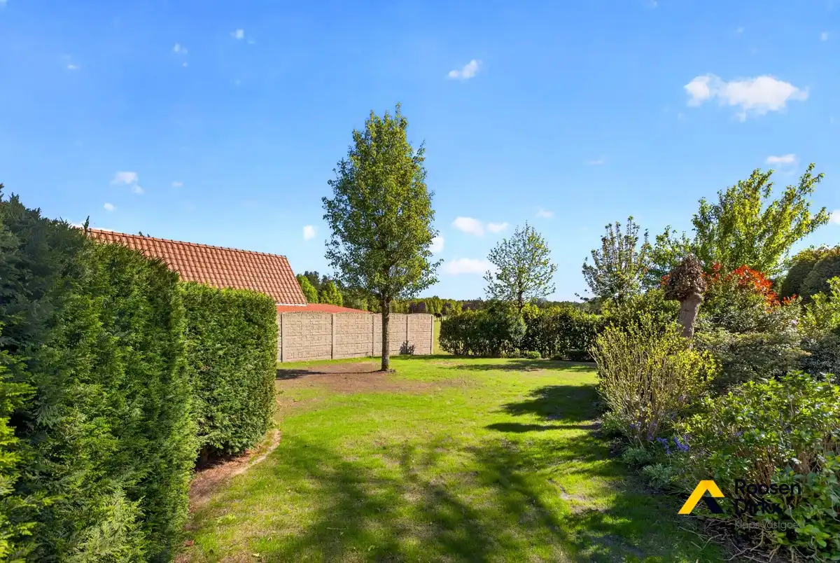 Vrijstaande en degelijke gezinswoning met 300m² bewoonbare oppervlakte en mogelijk 5 slaapkamers op perceel van 974m² foto 6