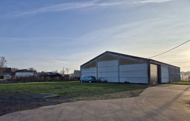 Staden. RUIME VILLA MET POTENTIEEL + loods van 435 m2 + loods van 515 m2 . Totaal perceel met tuinen en vijver = +/- 9000m2. Ideaal opbrengsteigendom en eigen gebruik. foto 28