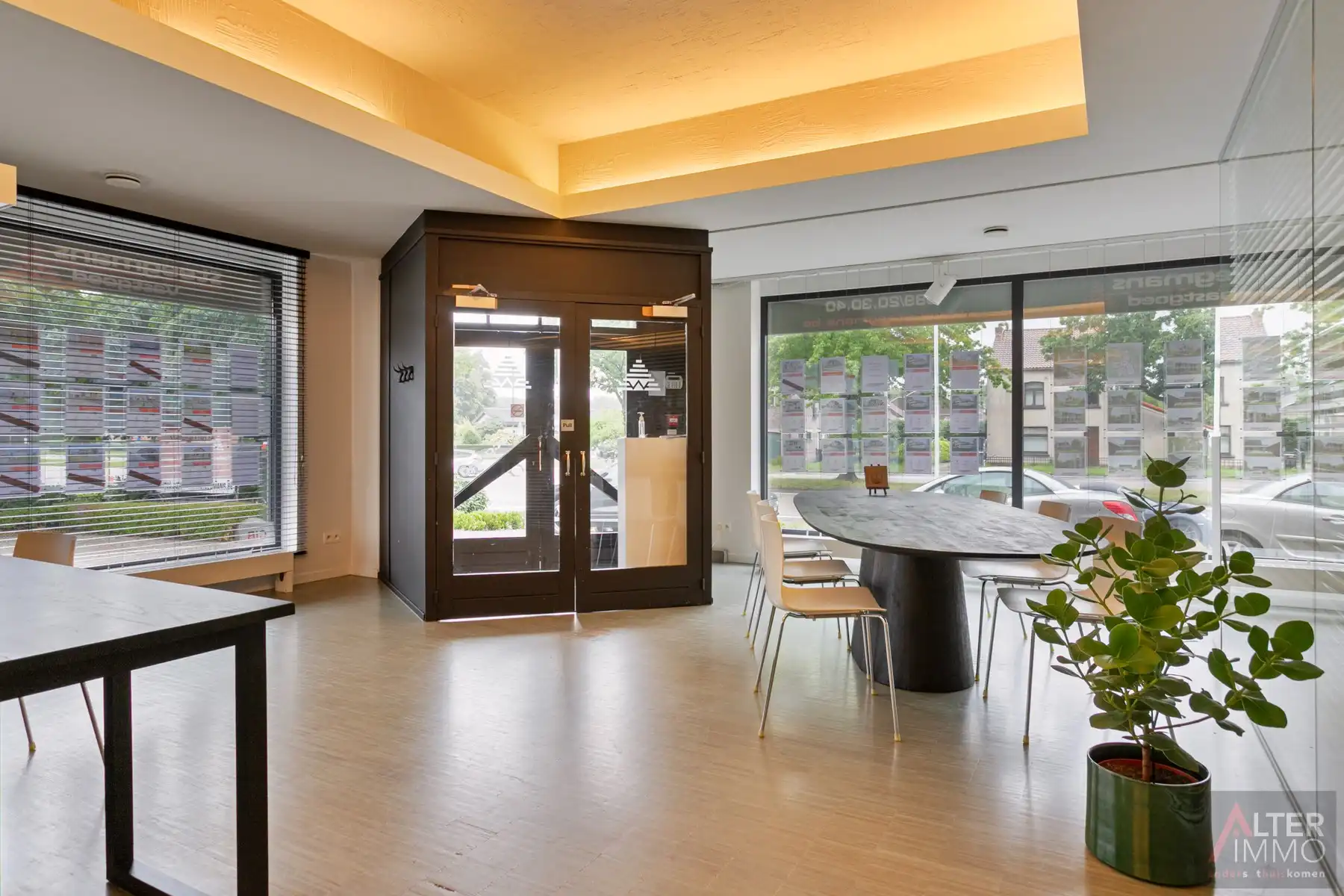 Bedrijfspand met appartement op toplocatie met uiterste visibiliteit! foto 6