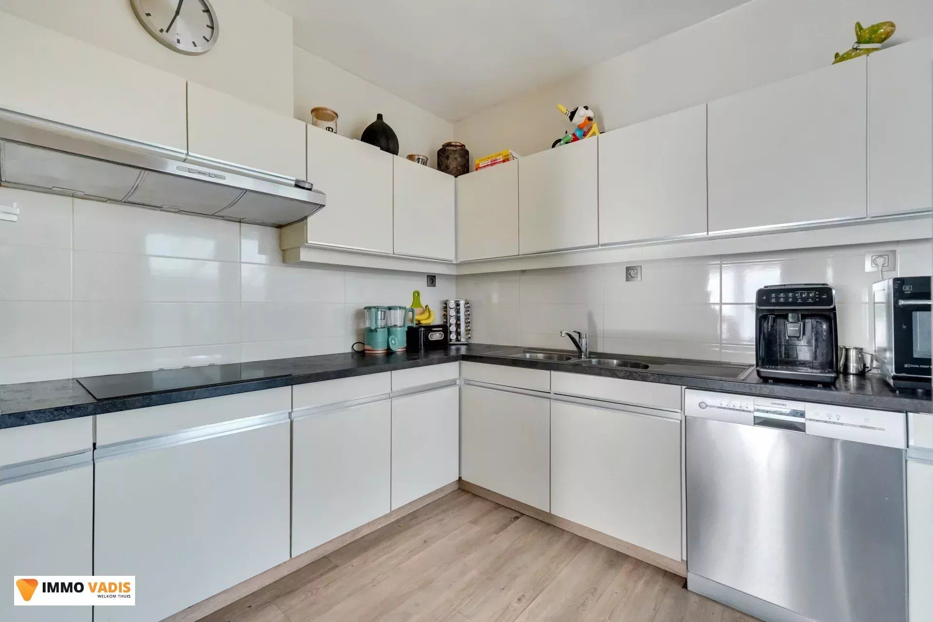 Uitstekend onderhouden HOB woning ,3slaapkamers en 2 garages foto 5