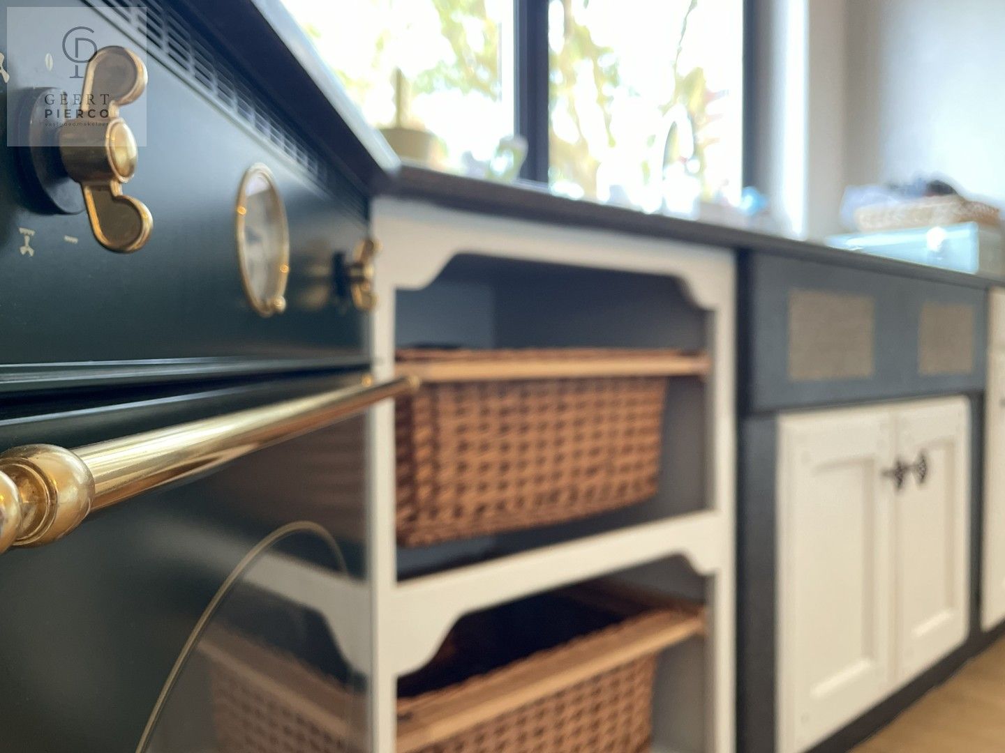 Ruime bungalow met drie slaapkamers en inpandige garage op een perceel van 10a37ca. foto 13