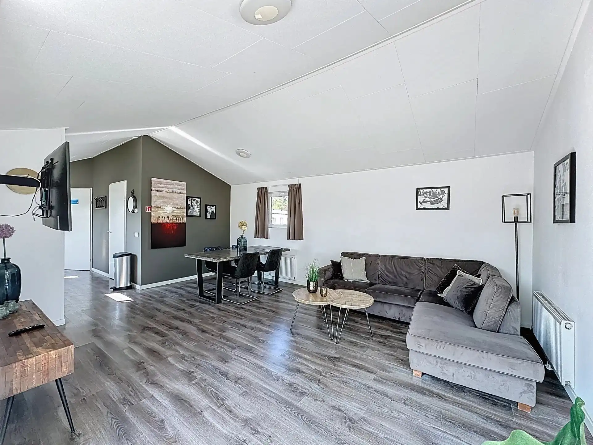 Volledig uitgeruste chalet voor 4 personen op recreatiepark Europarcs met zicht op het water. foto 7