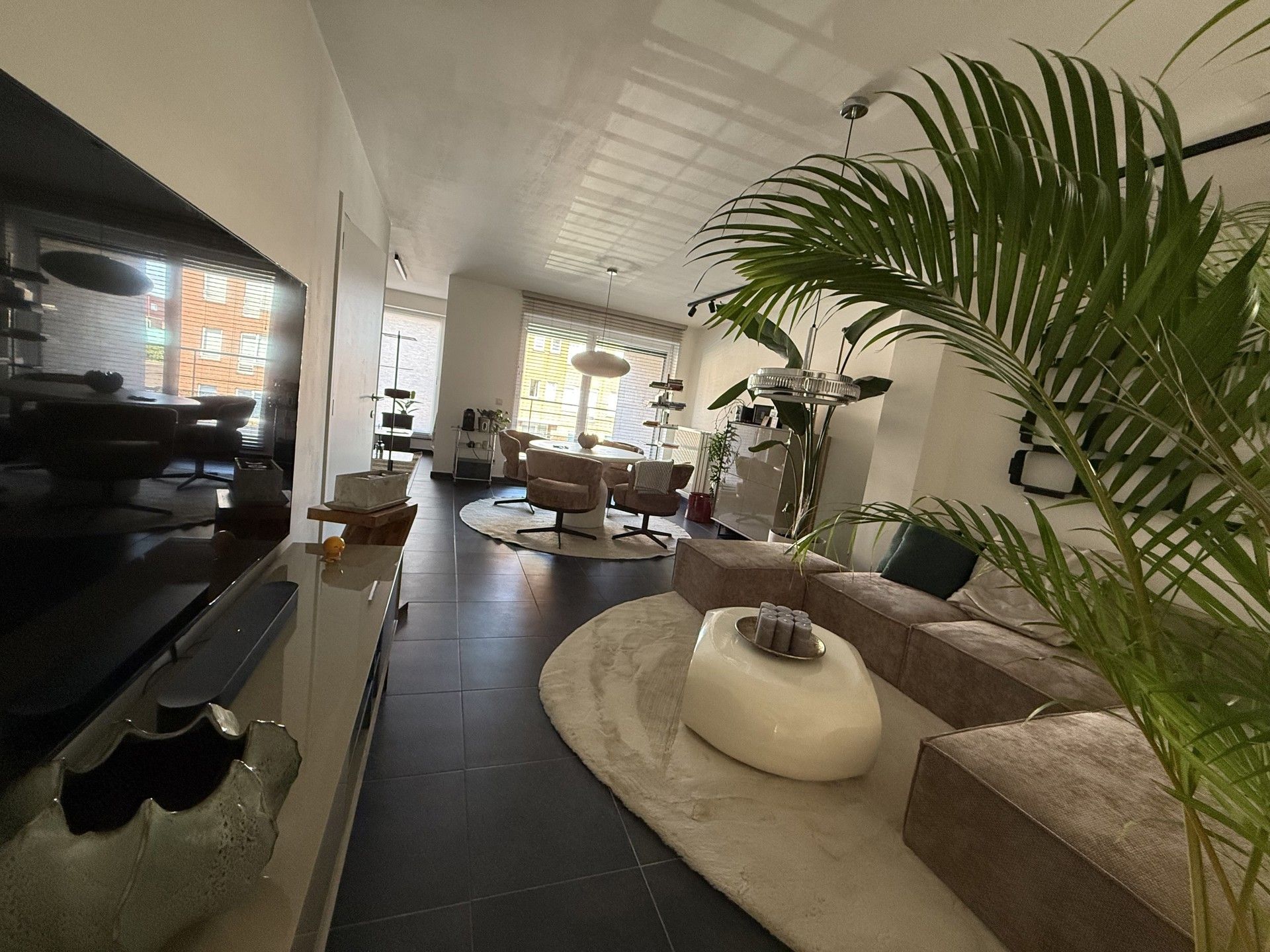 Instapklaar appartement met 2 slpks, autostpl en berging. foto {{pictureIndex}}