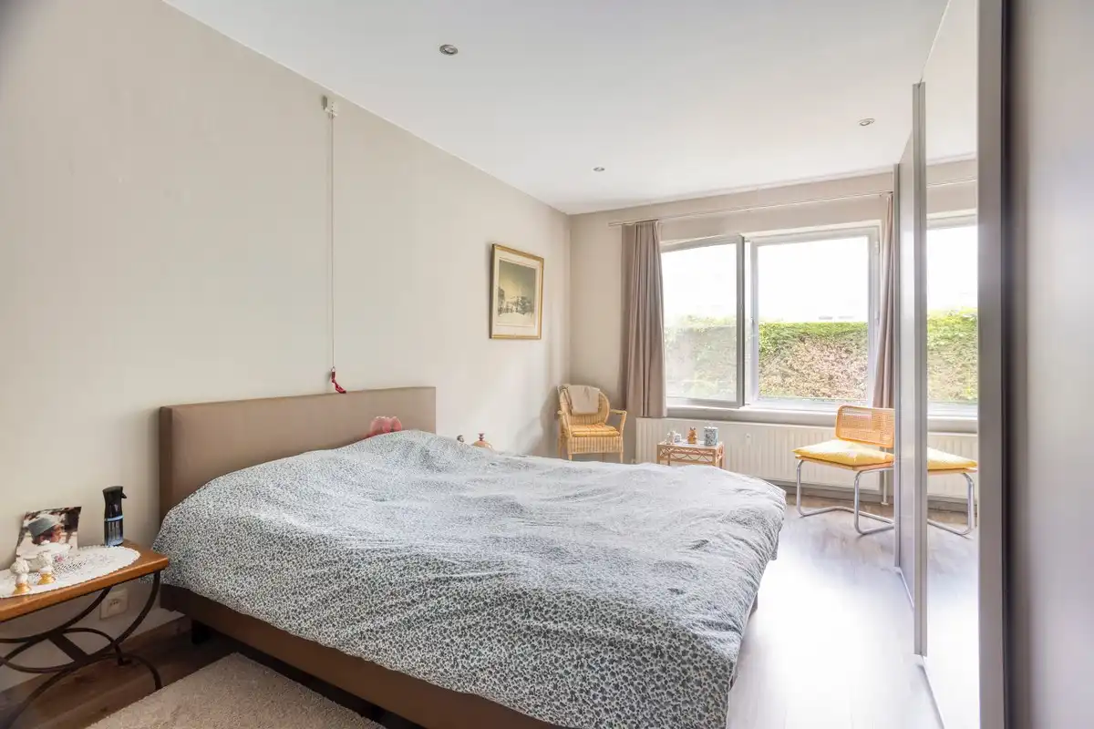 Opbrengsteigendom met 3 appartementen, garages en tuin foto 8