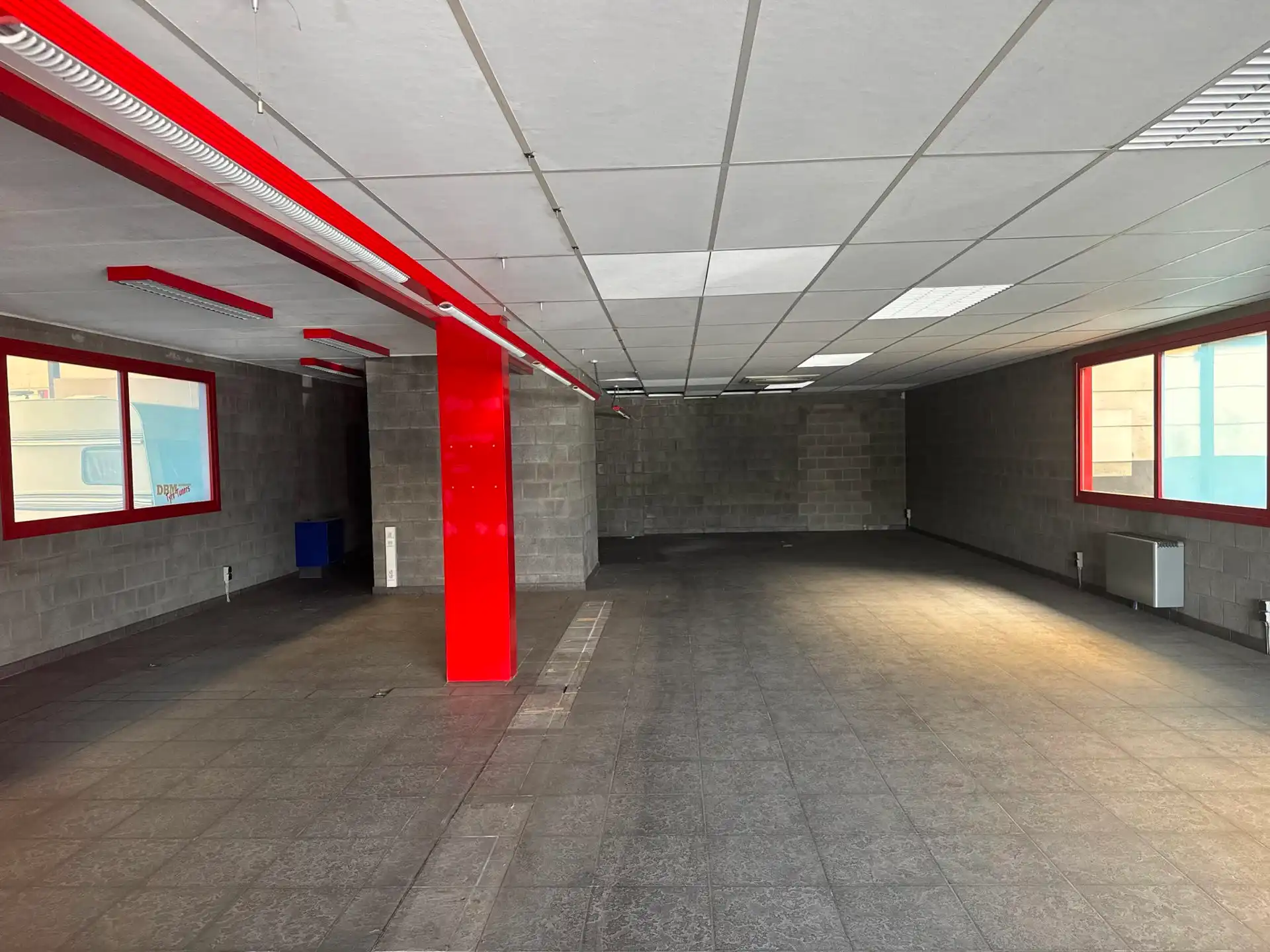 Magazijn 435m² met kantoren  te huur TTS-zone aan N16 in  Temse foto 6