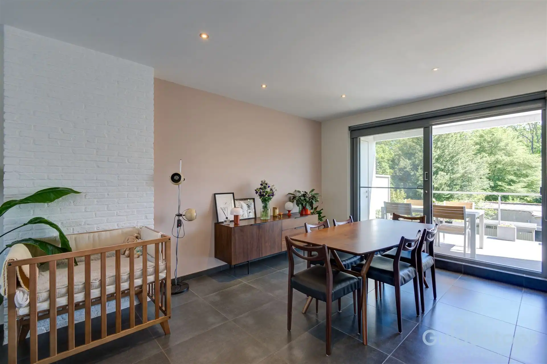 Knappe woning op topligging naast park foto 7