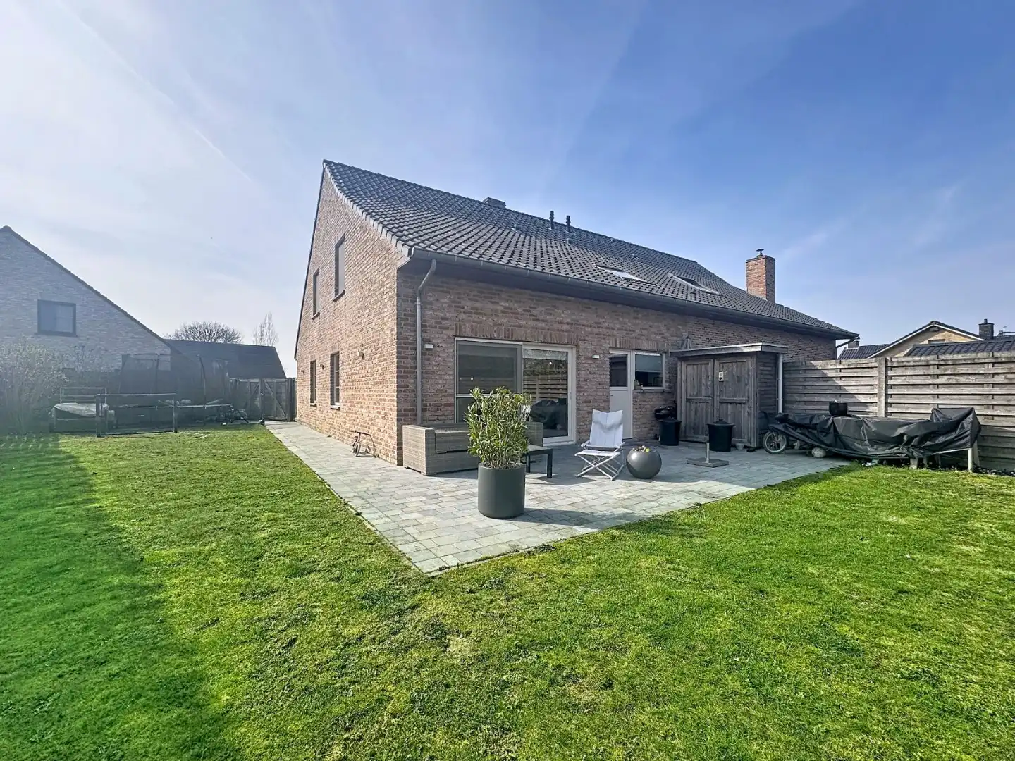 Ruime en recente halfopen bebouwing met 3 volwaardige slaapkamers foto 2