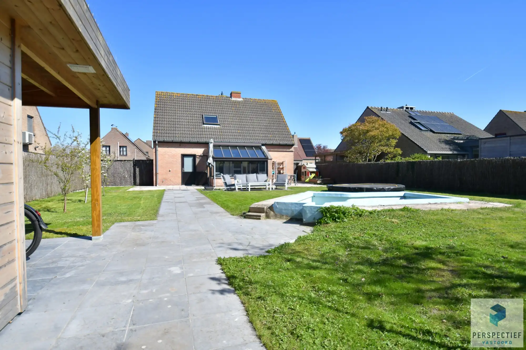 Centraal gelegen ruime woning met 3 slaapkamers - garage en grote tuin op 615 m² foto 24
