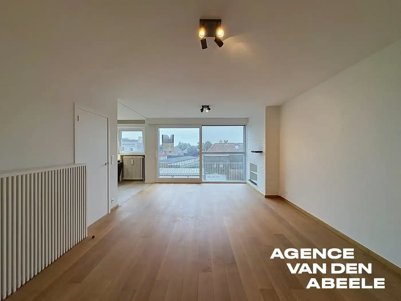 Gerenoveerd appartement met 2 slaapkamers en terras foto 4