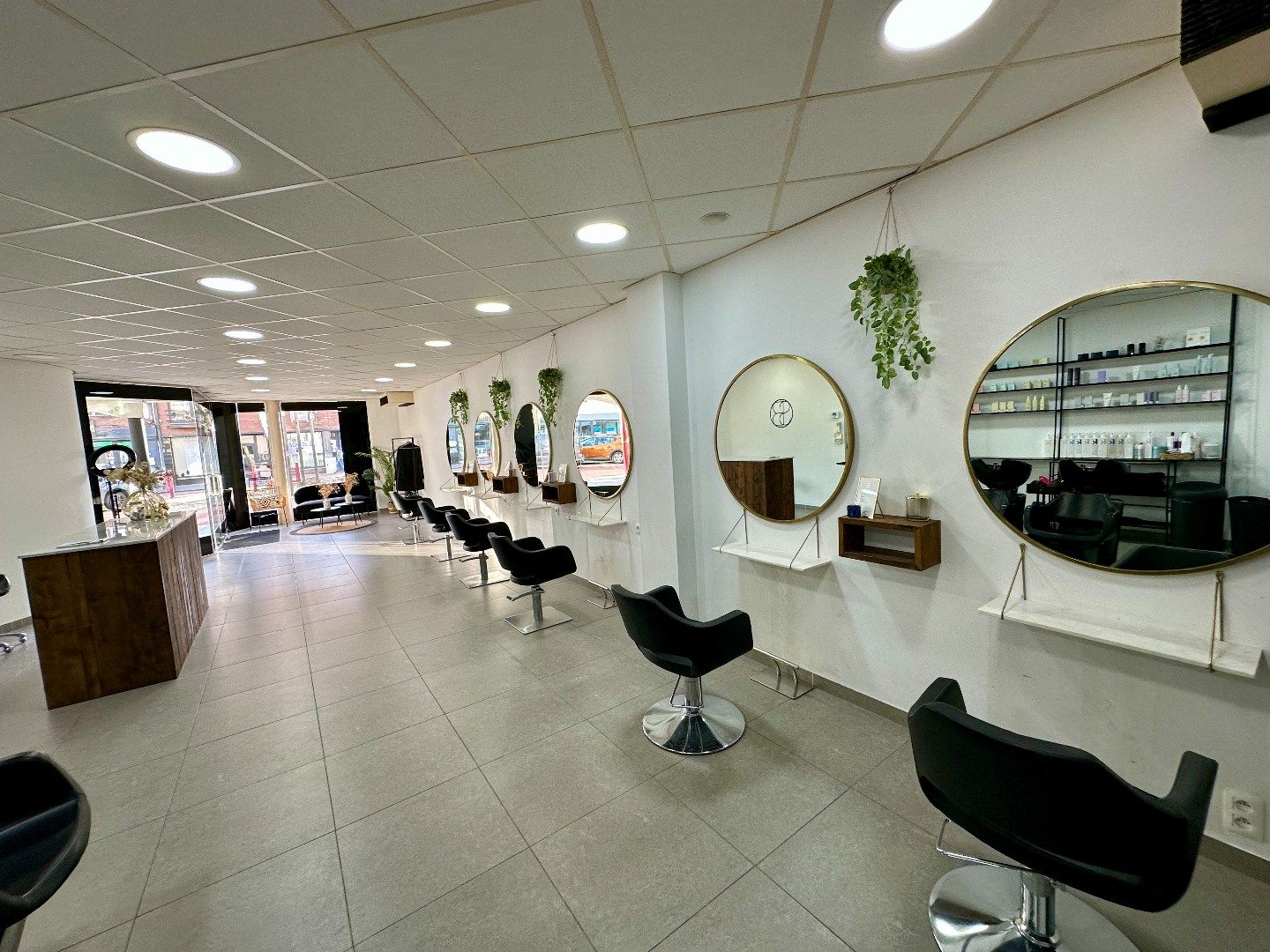 Instapklare winkelruimte van 150m² momenteel ingericht als kapperszaak in Eisden foto 6