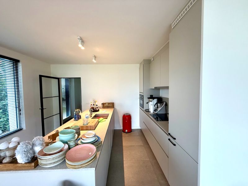 Recente, instapklare woning met 4 slaapkamers en garage foto 9