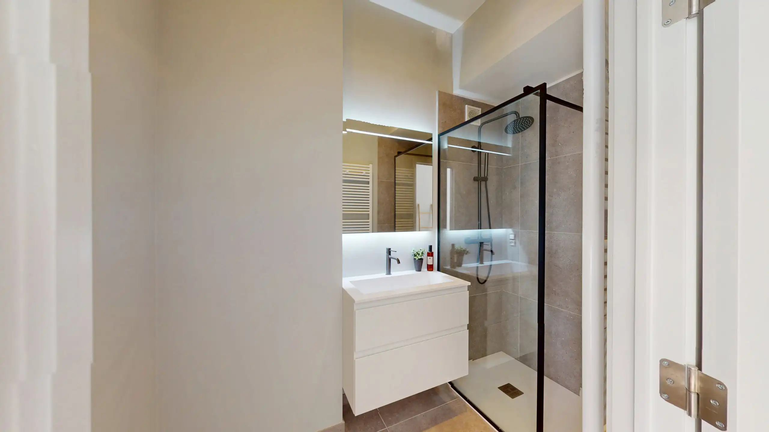ANTWERPEN-ZUID - Gelijkvloers drie slaapkamer appartement  foto 8