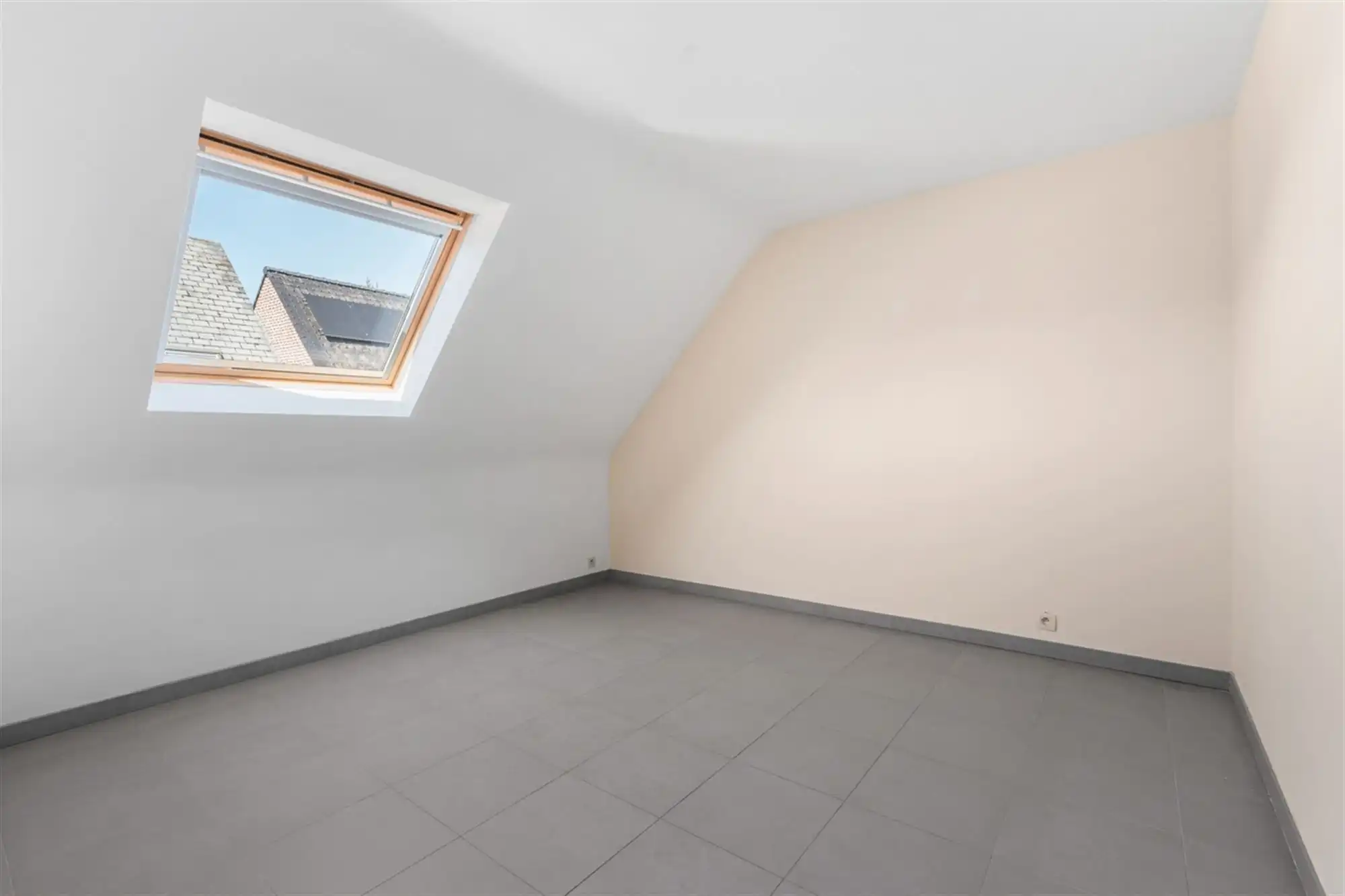 Mooi DORPS-APPARTEMENT met 2 slaapkamers, terras & zolder foto 11