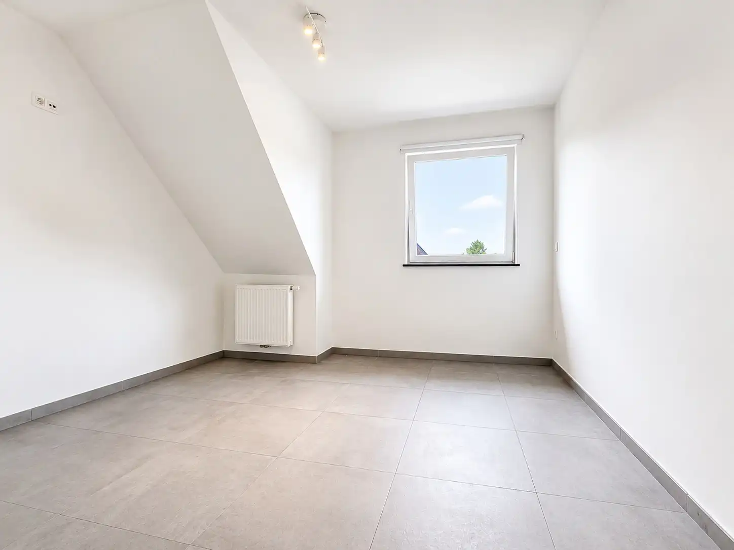 Ruim duplexappartement met 2 slaapkamers, terras en garage gelegen in het centrum van Zottegem. foto 20