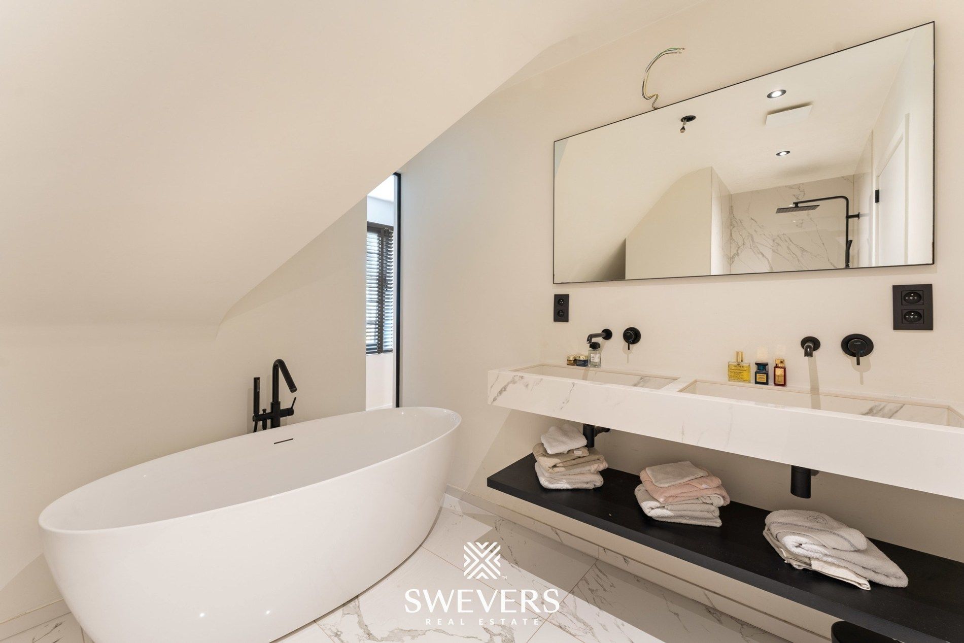 Luxueus villa-appartement in het centrum van Bolderberg foto 25