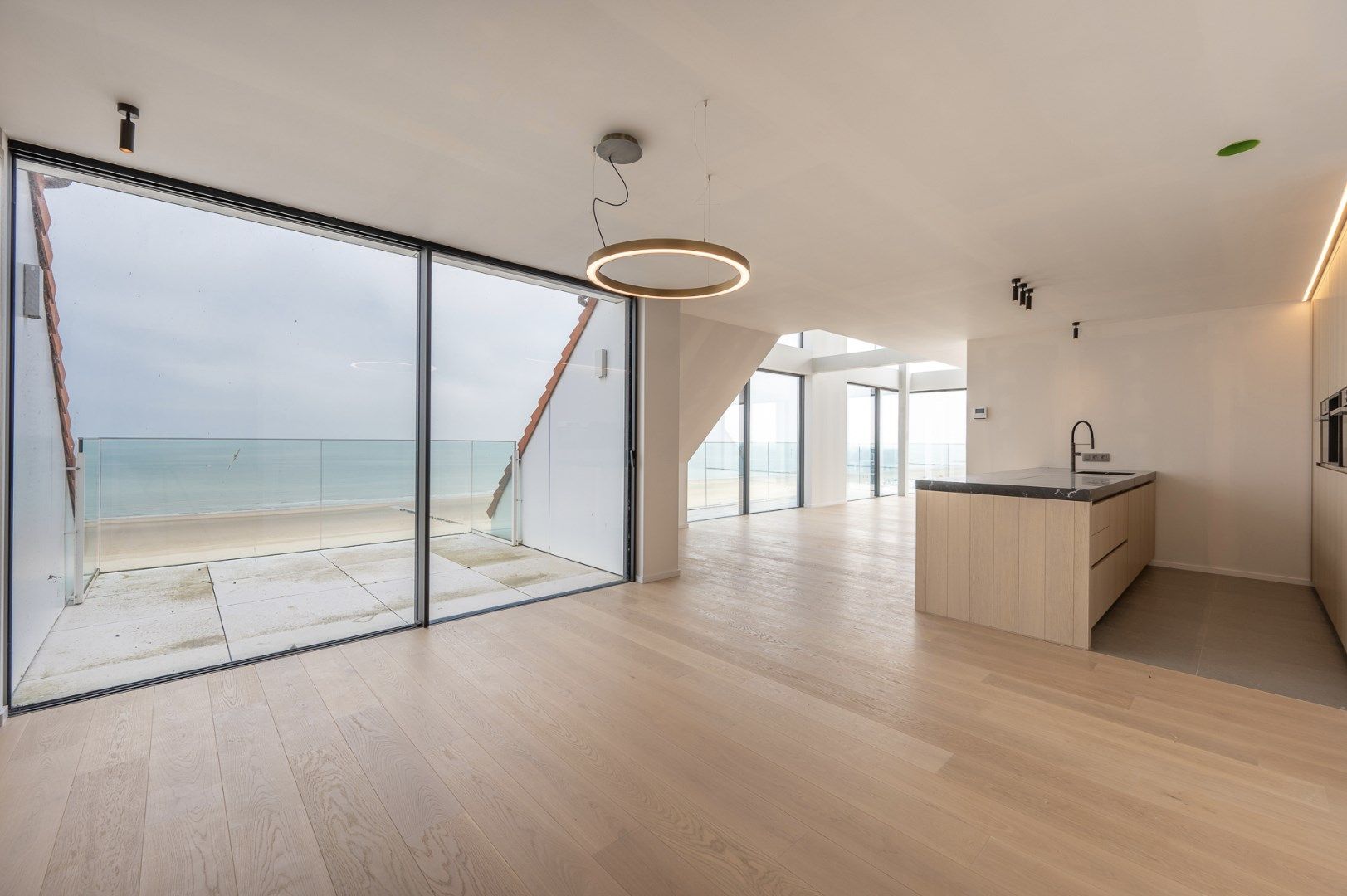 Uitzonderlijke hoekduplex (427m²) met frontaal zeezicht en meer dan 30 meter gevelbreedte  foto 18