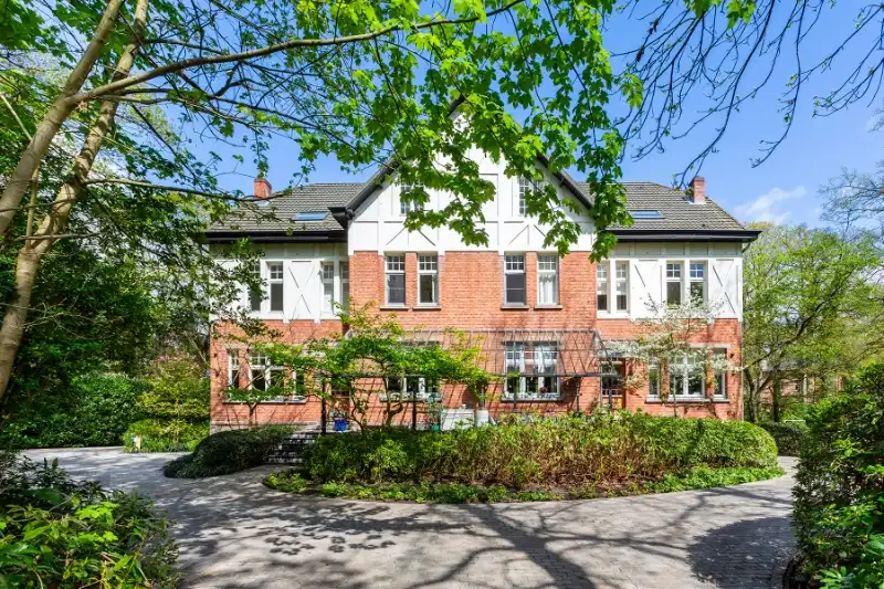 Unieke karaktervolle villa met parktuin, zwembad en een zee van ruimte,luxe alom! foto 2
