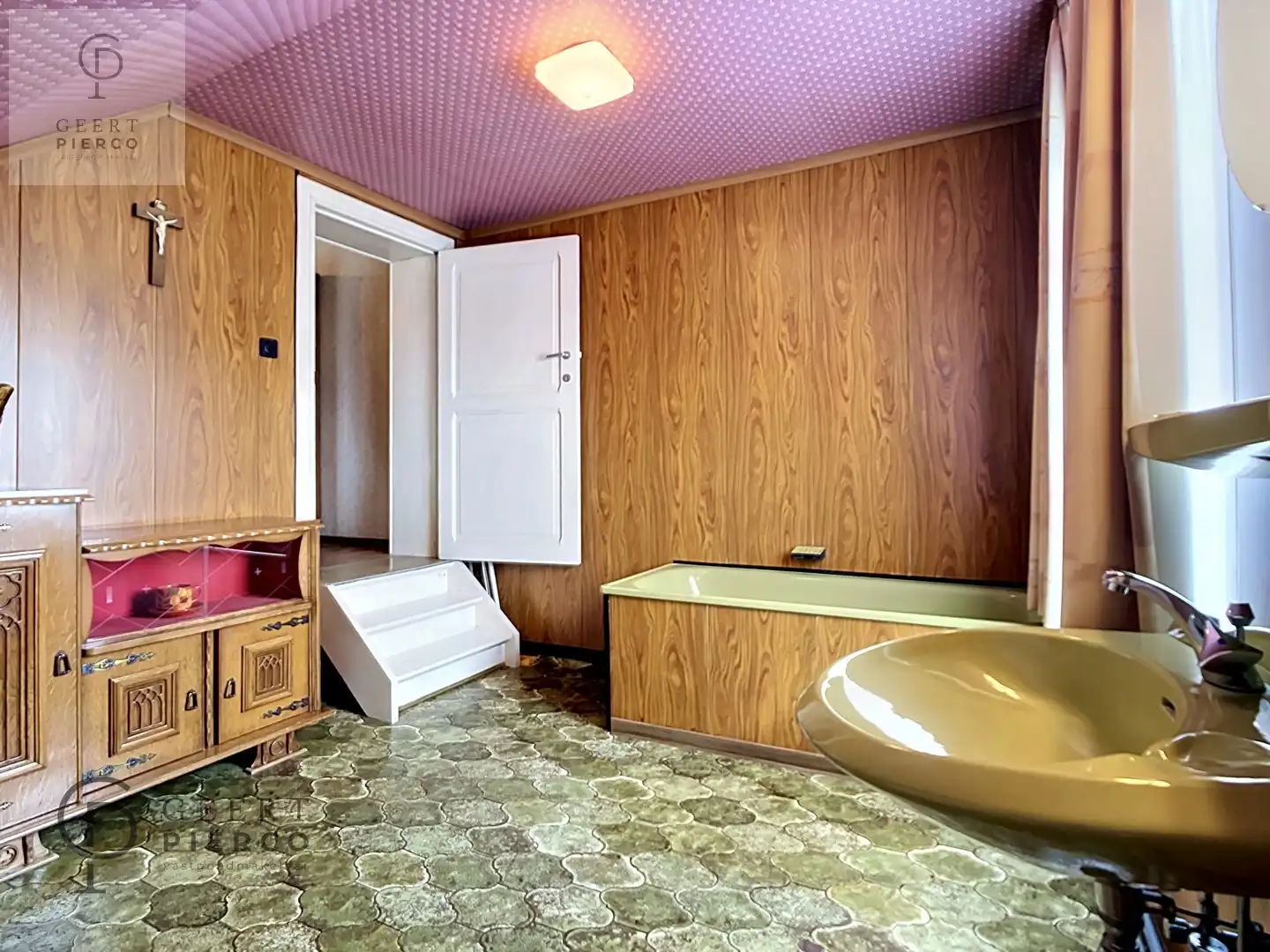 Halfopen bebouwing met drie slaapkamers, garage en ruime achtertuin. foto 18