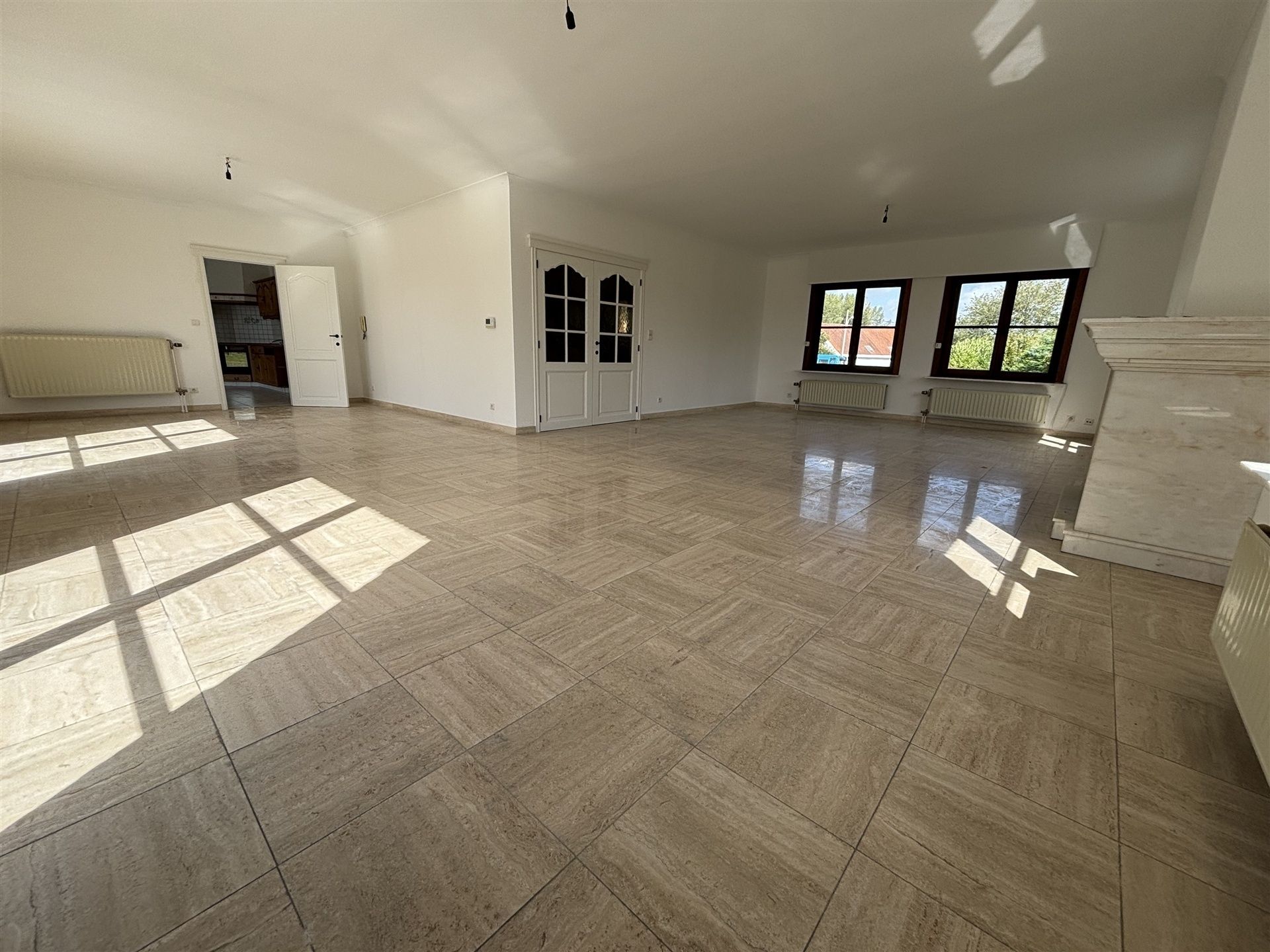 Ruime woning met grote tuin in een rustige straat foto 7