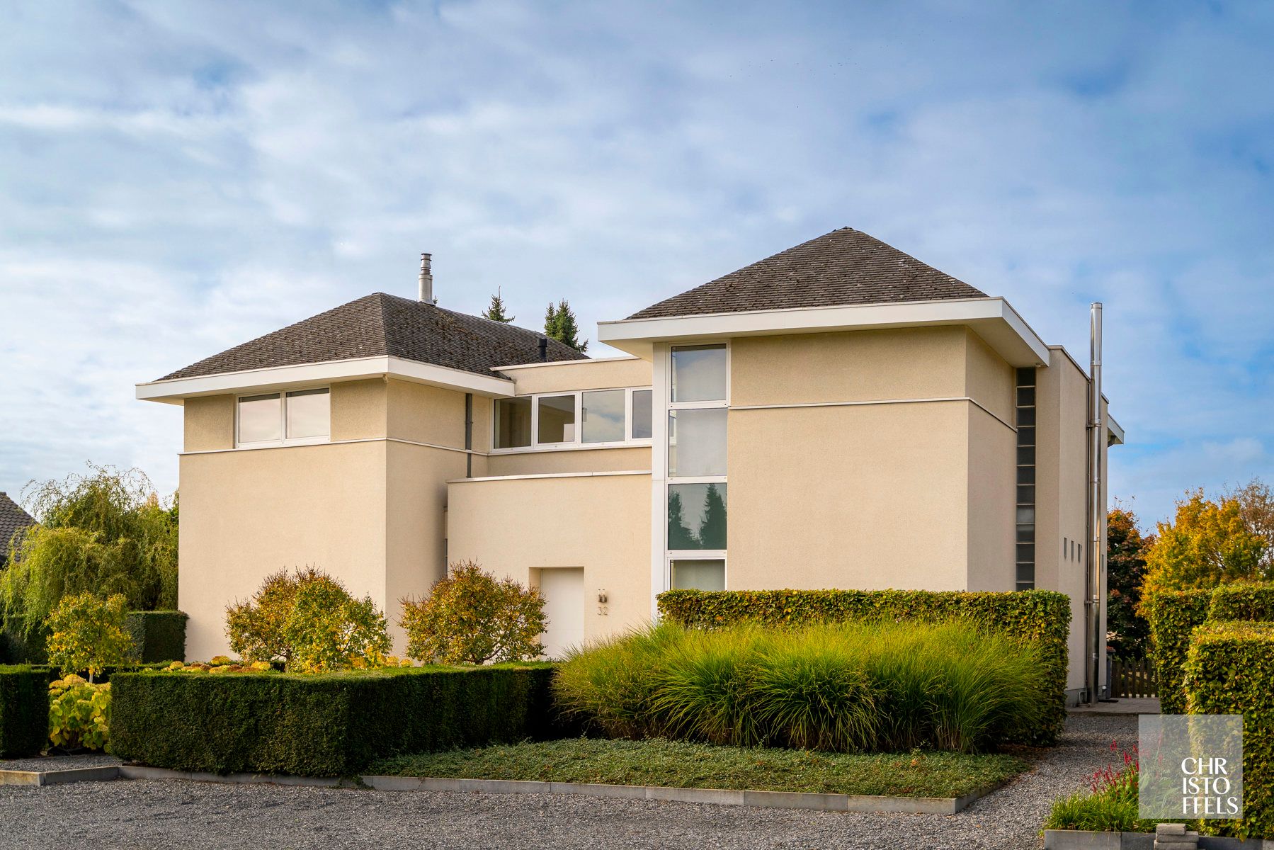 Uitzonderlijke villa van 320m2 gelegen in het pittoreske Leut, op een boogscheut van de Maas! foto {{pictureIndex}}