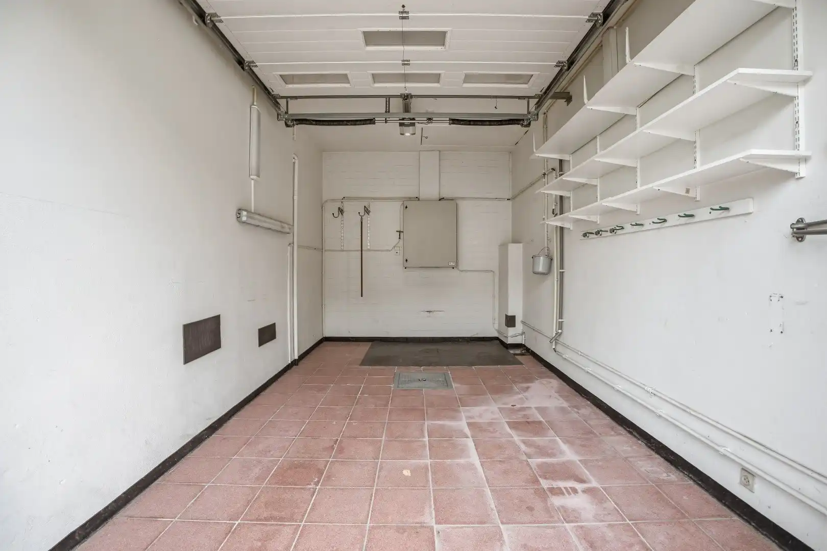 Statige woning te koop in centrum Stasegem, onder de kerktoren op 1000 m² grond, afgewerkt met authentieke en kwaliteitsvolle materialen. foto 32