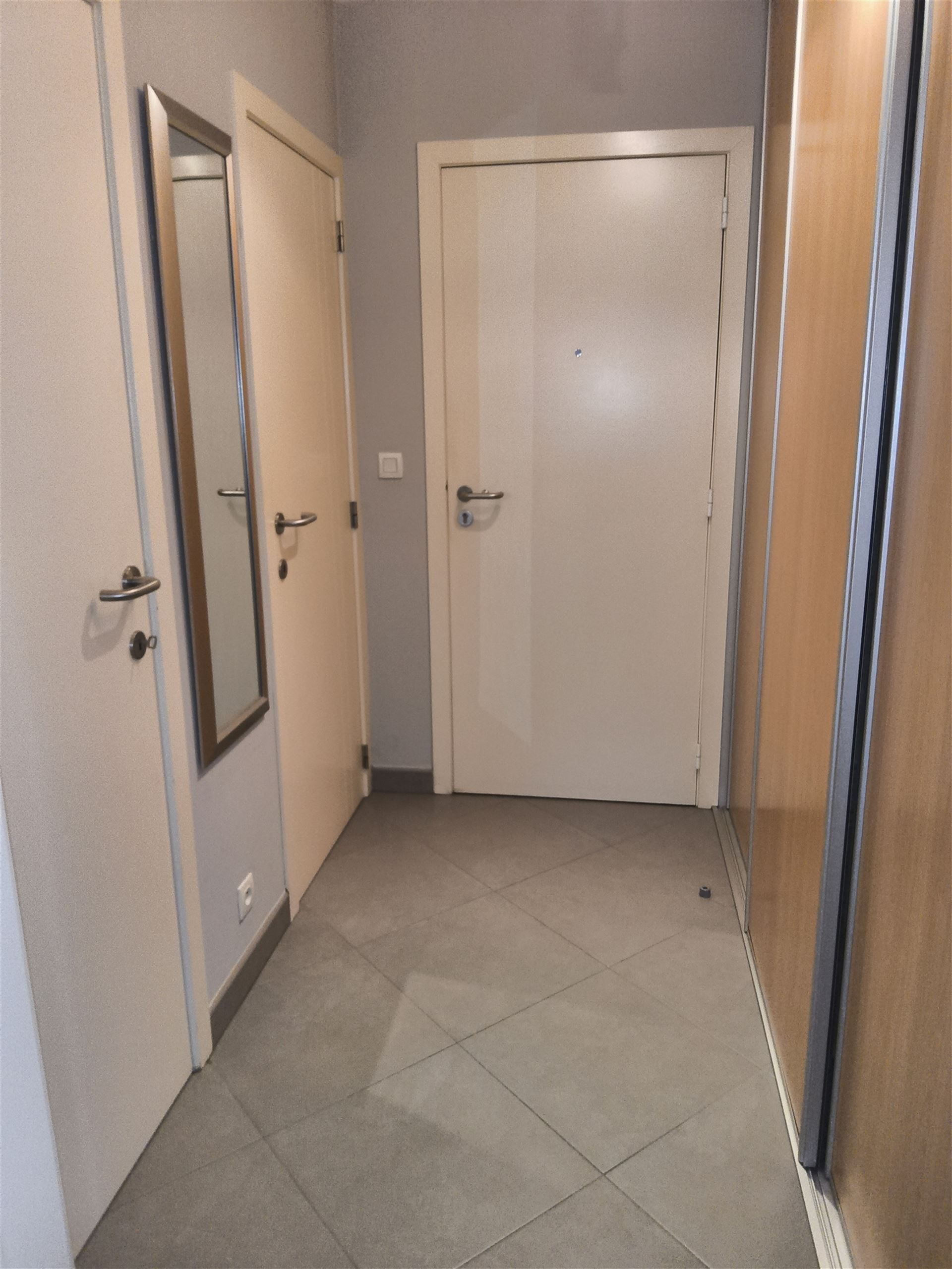 Ruim 2 slaapkamer-appartement met garage foto 10