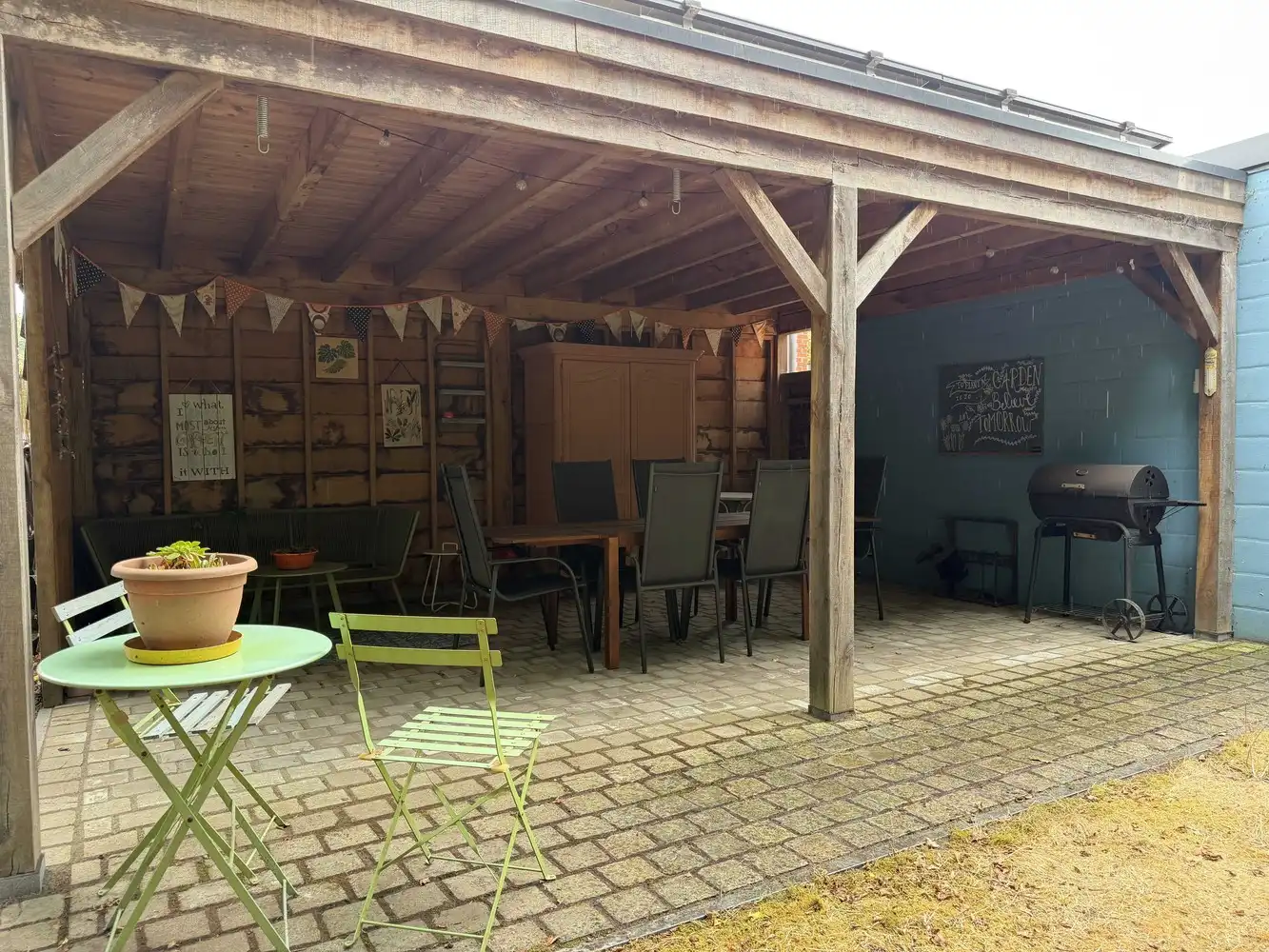 Degelijk gerenoveerde woning met minstens 5 slaapkamers en aangename tuin foto 22