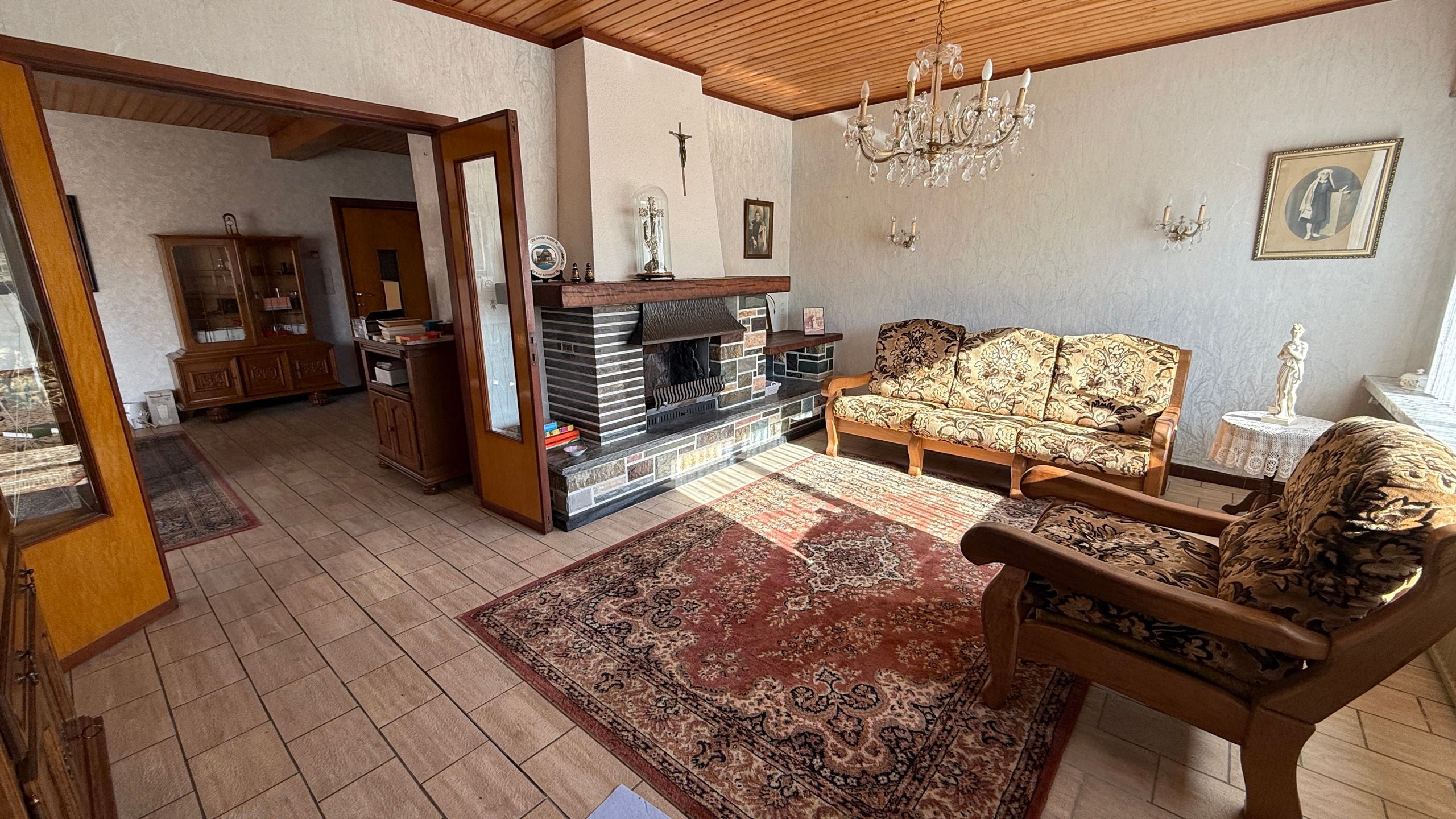 Te renoveren woning met veel potentieel foto 4