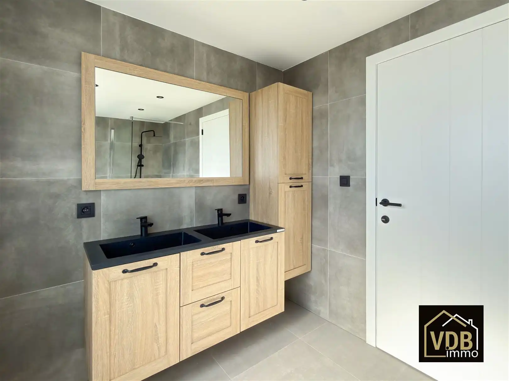 HALF OPEN BEBOUWING MET 4 SLAAPKAMERS EN GROTE GARAGE foto 19