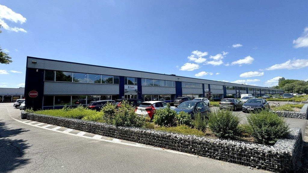 Magazijn met kantoor te huur nabij A12 in Aartselaar Business Estate foto {{pictureIndex}}