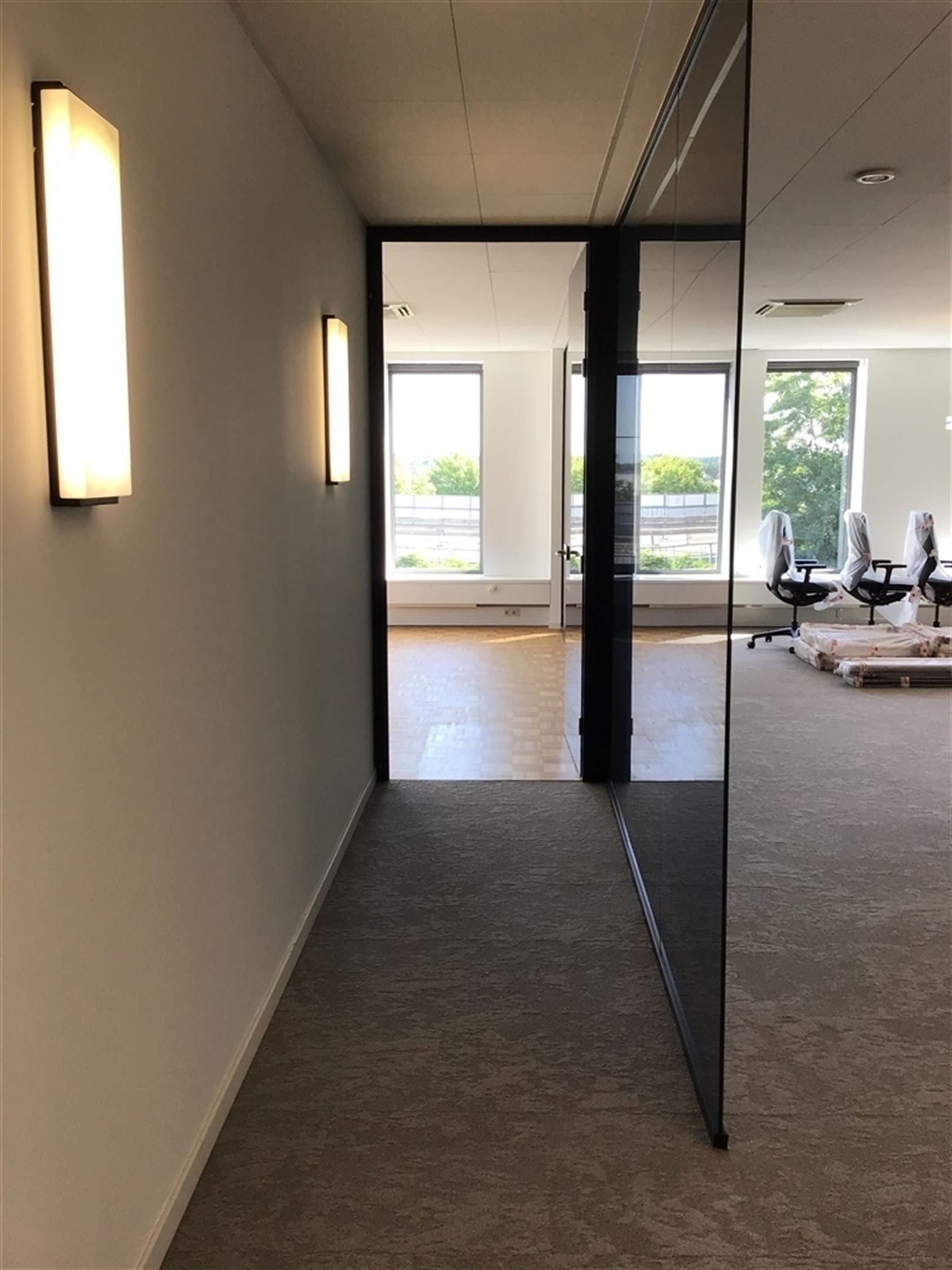 Instapklare kantoren in Zele met ruime parking foto 7